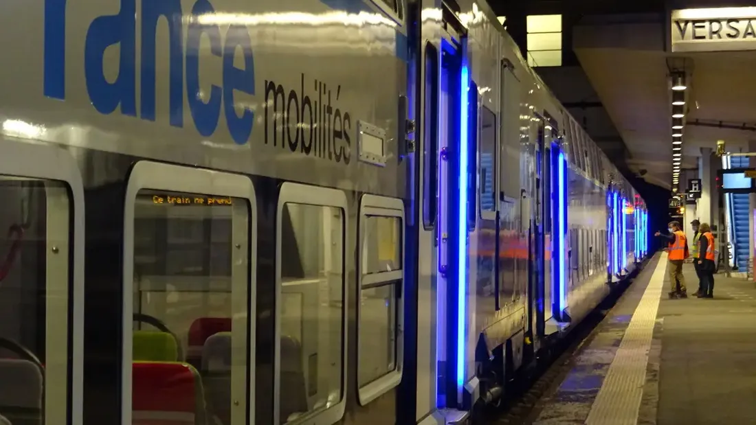 Des portes lumineuses en test sur le RER C pour améliorer la ponctualité